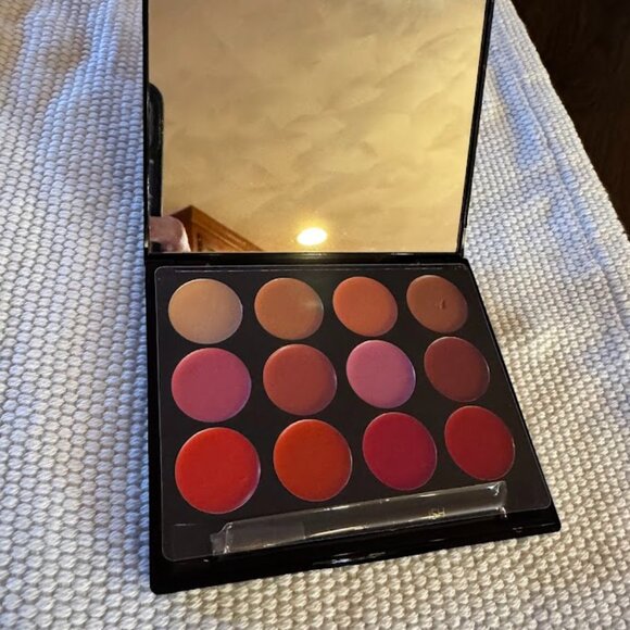 ISH Lip Statement Palette Brand New - Picture 1 of 3